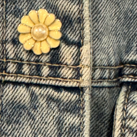 ZARA Daisy Button Pearl Cropped Denim Jacket Light Wash Large - Picture 5 of 7